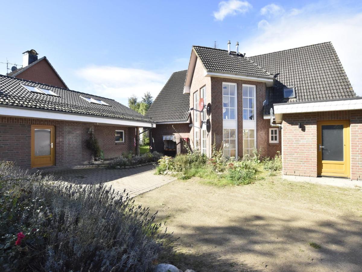 4 Room Holiday Apartment With Garden Kossau 外观 照片